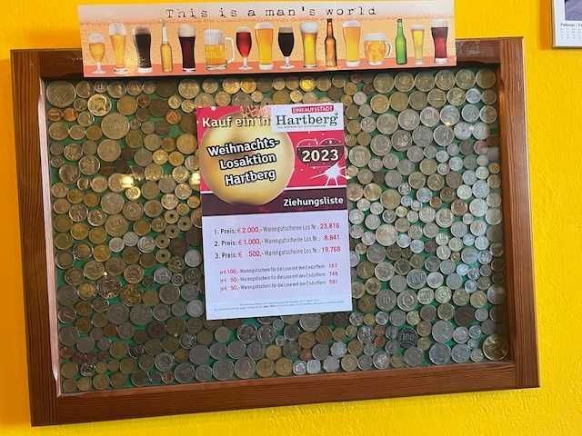 Bild enthält, Alcohol, Beer, Beverage, Coin, Money, Birthday Cake, Dessert, Food