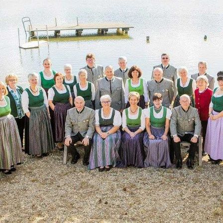 Bild enthält, People, Person, Groupshot, Waterfront, Skirt, Adult, Female, Woman, Outdoors, Nature