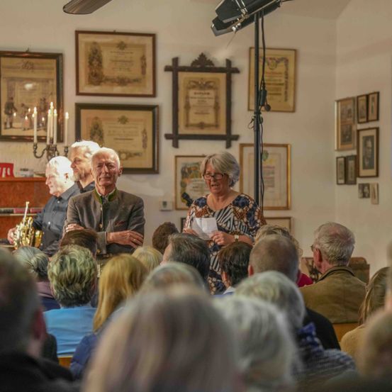 Bild enthält, People, Person, Adult, Female, Woman, Male, Man, Boy, Child, Face