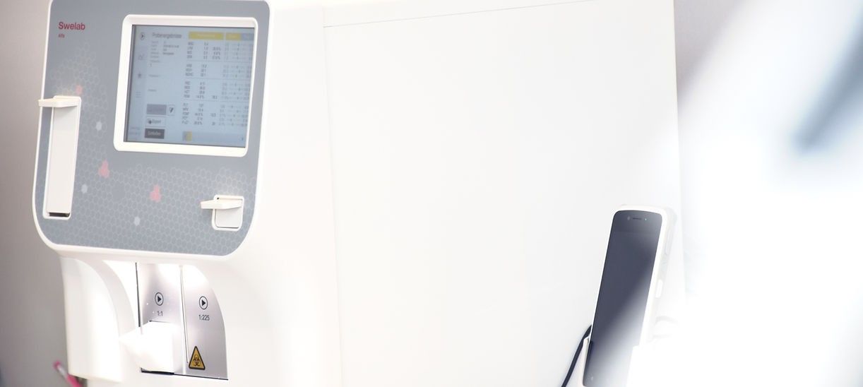 Bild enthält, Electronics, Mobile Phone, Phone, Computer Hardware, Hardware, Monitor, Screen