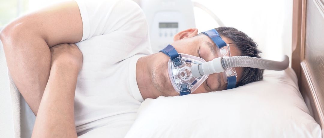 Bild enthält, Architecture, Building, Hospital, Head, Person, Face