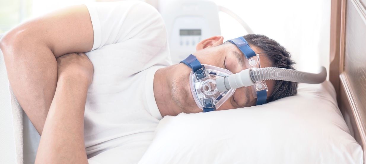 Bild enthält, Architecture, Building, Hospital, Head, Person, Face