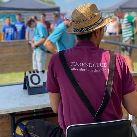 Bild enthält, Hat, Adult, Female, Person, Woman, Boy, Child, Male, Man, Beachwear