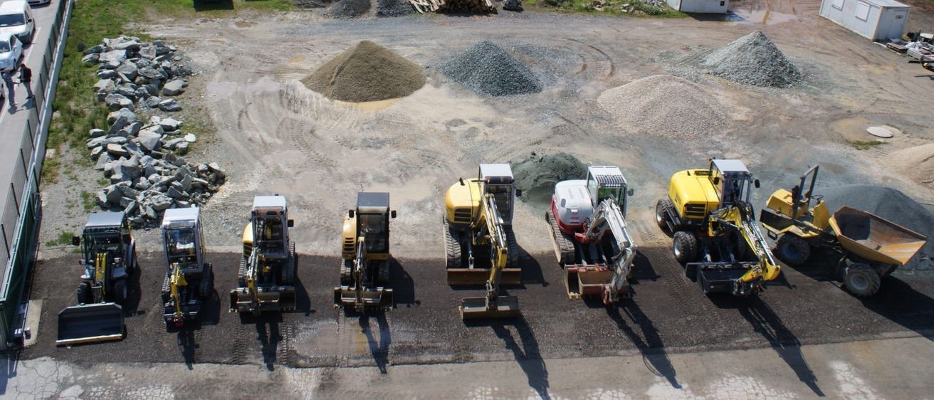 Bild enthält, Outdoors, Machine, Wheel, Car, Transportation, Vehicle, Architecture, Building, Aerial View, Nature