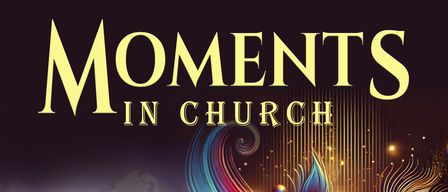 Plakat für Echo der Stille live im Konzert von Martin Kohlstedt, mit einem Mann am Klavier und leuchtendem Pfauenfeder-Design. Datum: 1. Januar 2026, Zeit: 18:00, Ort: Pfarrkirche Schrattenburg.