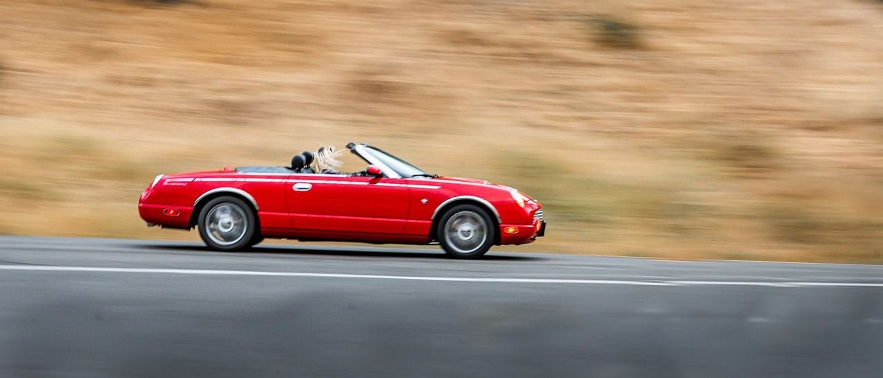 Bild enthält, Car, Vehicle, Machine, Wheel, Alloy Wheel, Car Wheel, Spoke, Tire, Convertible