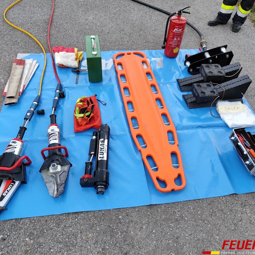 Bild enthält, Toy, Boy, Child, Male, Person, Clothing, Footwear, Shoe