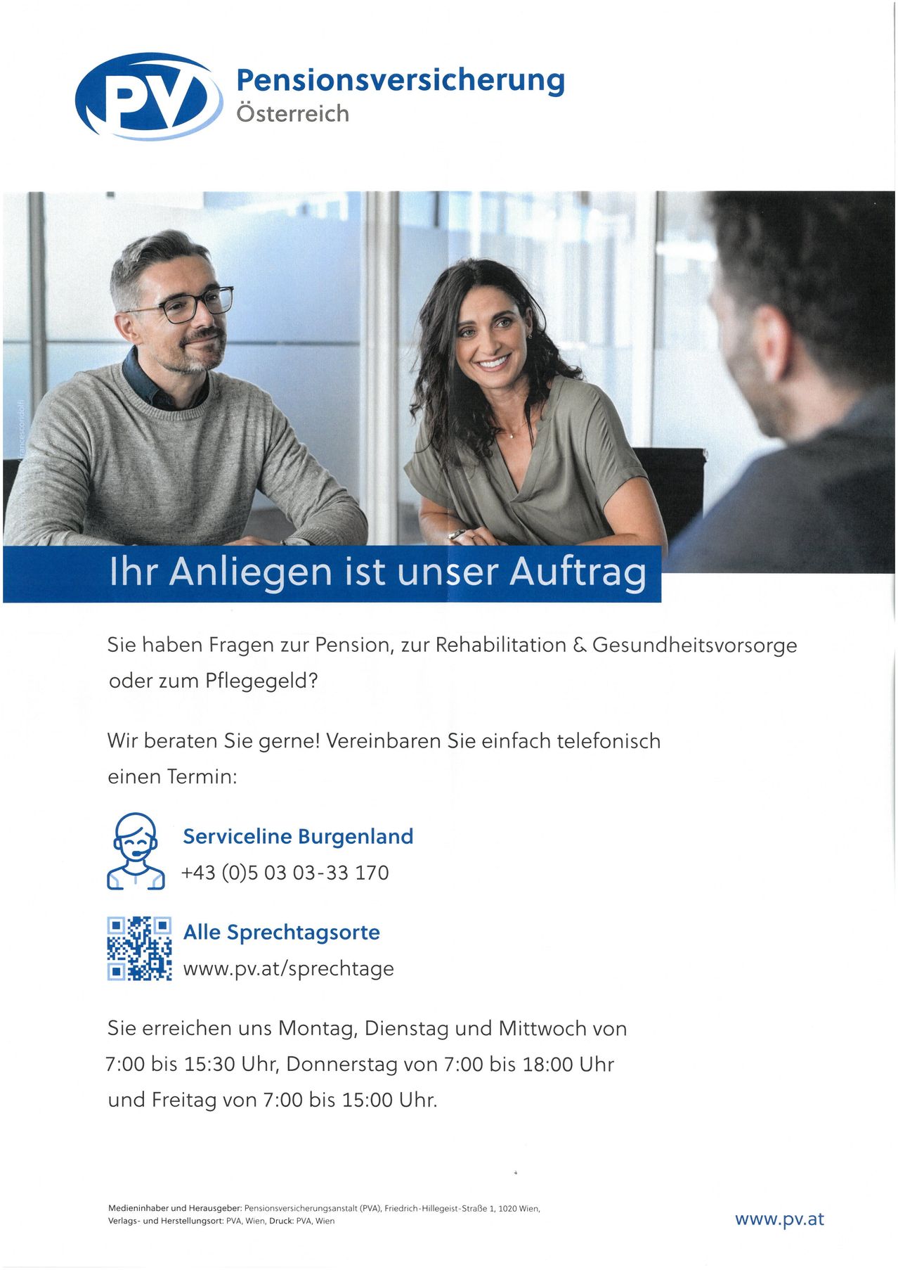 Eine Anzeige mit einem lächelnden Paar auf der linken Seite und einem Mann, der sie ansieht, auf der rechten Seite. Der Text lautet 'Ihr Anliegen ist unser Auftrag.' Sie bieten Dienstleistungen für Rente, Rehabilitation und Gesundheitsversorgung an, mit angegebenen Kontaktdaten.