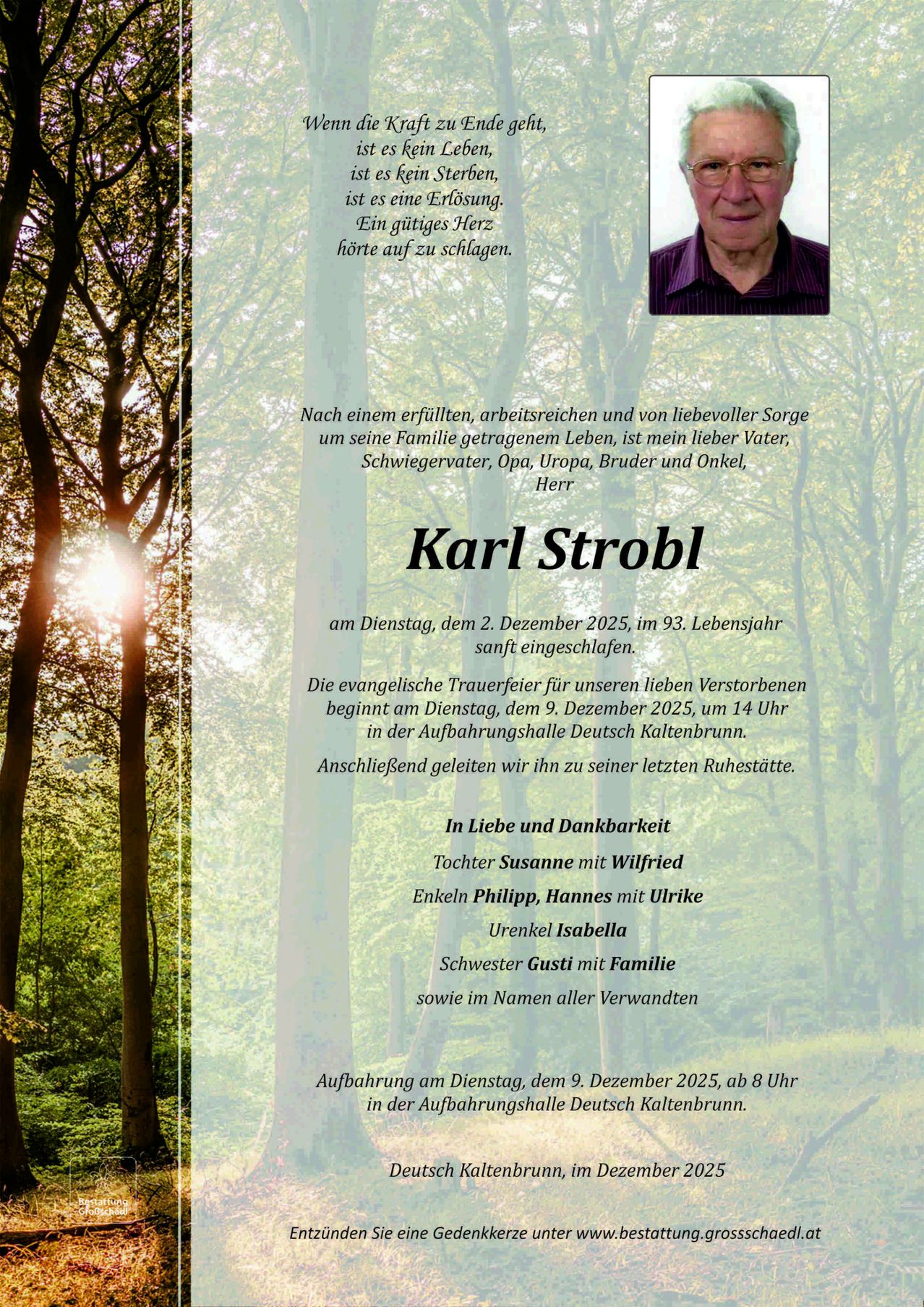 Ein Gedenkposter für Karl Strobl. Es enthält ein Foto, die Namen seiner Familie und Details zu seinem Begräbnis und seiner Einäscherung.