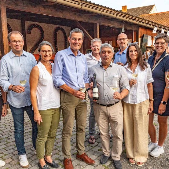 Bild enthält, Outdoors, Countryside, Nature, Rural, Adult, Male, Man, Person, Female, Woman