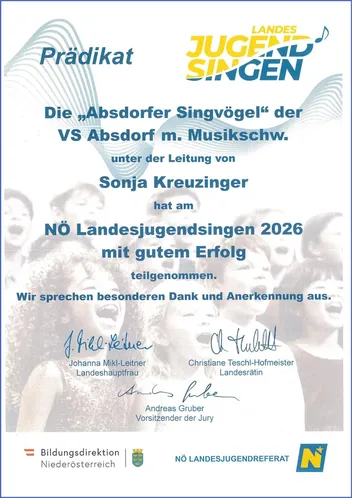 Der Chor 'Absorber Singvögel' der VS Absorf mit Musikschule, unter der Leitung von Sonja Kreuzinger, hat am NO Landesjugendsingen 2026 mit gutem Erfolg teilgenommen. Besonderer Dank und Anerkennung werden ausgesprochen. Unterschriften und Namen von Offiziellen sind enthalten.