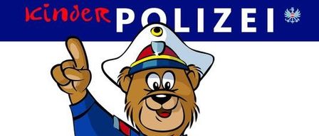 Eine Illustration eines Bären in einer Polizeiuniform, der mit einem Finger über einem blauen Kreis zeigt. Der Text 'POLIZEI' ist oben.