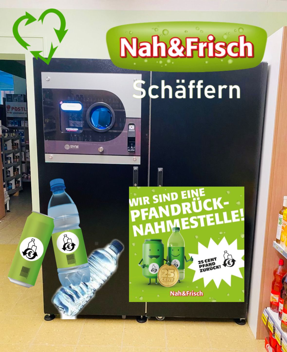 Ein Bild eines Kühlschranks mit Wasserflaschen und einem Schild mit der Aufschrift 'Wir sind eine Pfanddruck-Pfandmestelle!' und 'Nah&Frisch'. Es gibt eine Flasche mit einem grünen Aufkleber.