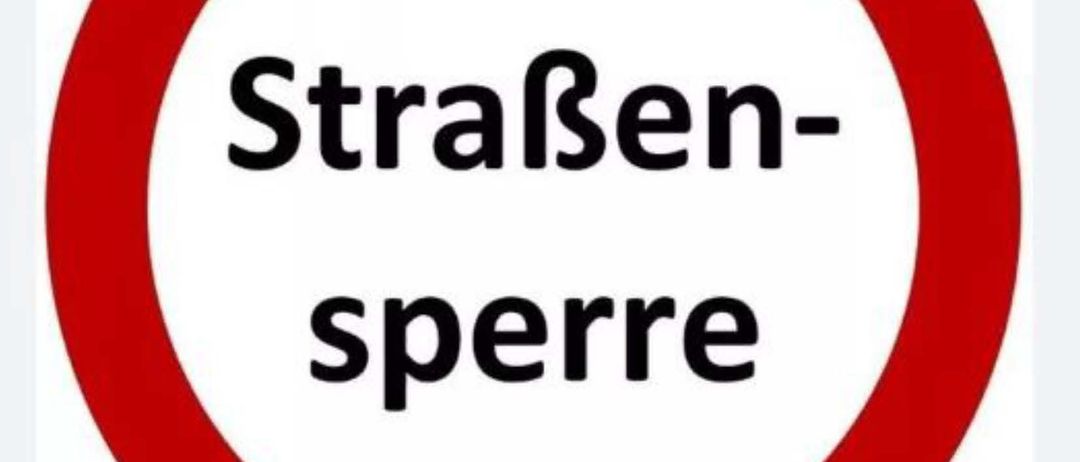 Ein roter runder Schild mit weißem Hintergrund enthält den Begriff 'Strafen-sperre' in schwarzen Buchstaben. Das Wort 'Strafen' ist in Großbuchstaben geschrieben, während 'sperre' in Kleinbuchstaben steht.
