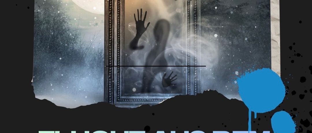 Ein Escape-Room-Werbeposter zeigt eine geisterhafte Gestalt, die in einem Spiegel mit Vollmond im Hintergrund reflektiert wird. Der Text lautet 'Flucht aus dem verhexten Spiegel'.
