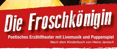 Plakat für eine Kindertheateraufführung mit dem Titel 'Die Froschkönigin'. Es zeigt eine Frau in einem gelben Kleid, die einen Frosch hält, und einen Mann in einem blauen Hemd, der ein rotes Kissen hält. Das Datum und der Ort der Veranstaltung sind ebenfalls angegeben.
