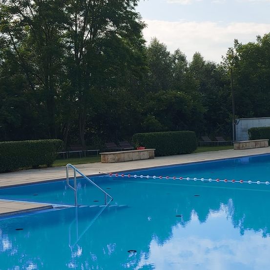 Bild enthält, Pool, Water, Swimming Pool, Outdoors, Aerial View, Nature