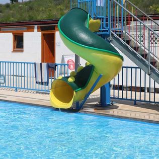 Bild enthält, Pool, Swimming Pool, Water, Slide, Toy, Outdoors, Play Area