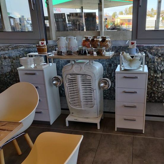 Bild enthält, Furniture