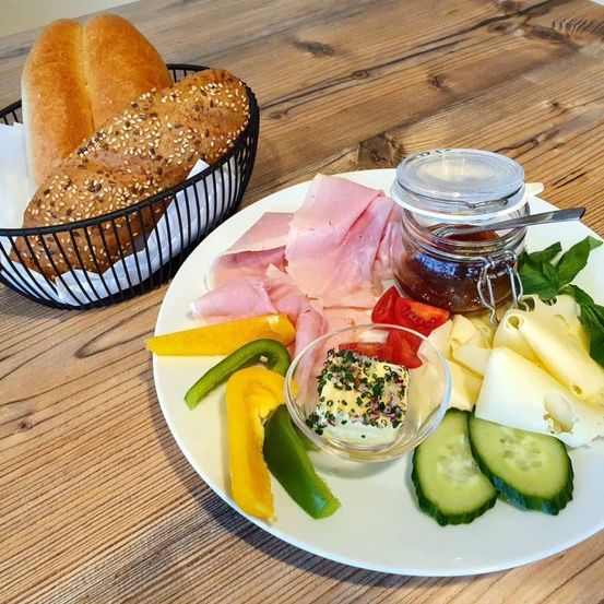 Bild enthält, Brunch, Food, Food Presentation, Plate, Bread