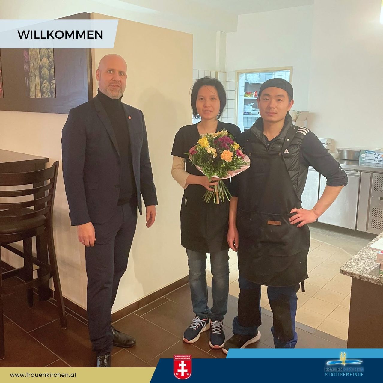 Bild enthält, Flower, Flower Arrangement, Flower Bouquet, Potted Plant, Blazer, Coat, Jacket, Pants, Shoe, Photography