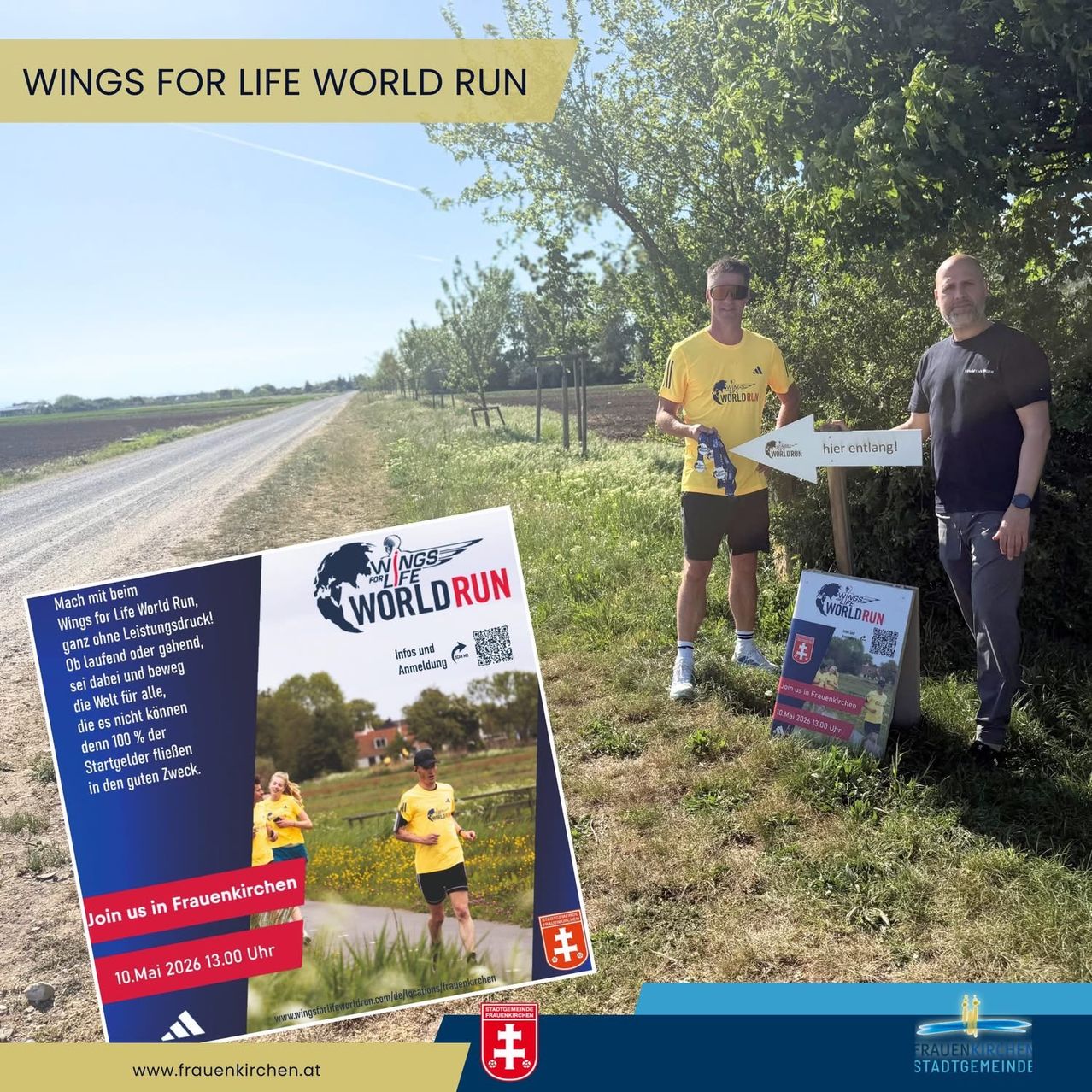 Drei Männer stehen an einem ländlichen Pfad, einer hält ein Schild. Ein Flyer mit 'Mach mit bei Wings for Life World Run' und einem Datum ist sichtbar. Der Text lautet 'Wings for Life World Run.'