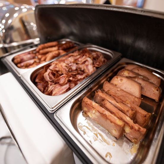 Bild enthält, Cafeteria, Indoors, Restaurant, Food, Meal, Lunch, Food Presentation