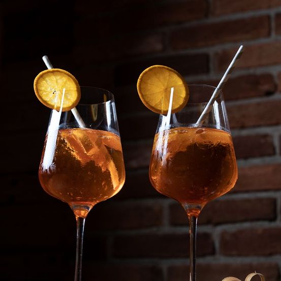 Bild enthält, Glass, Alcohol, Beverage, Cocktail, Beer, Soda, Goblet, Liquor