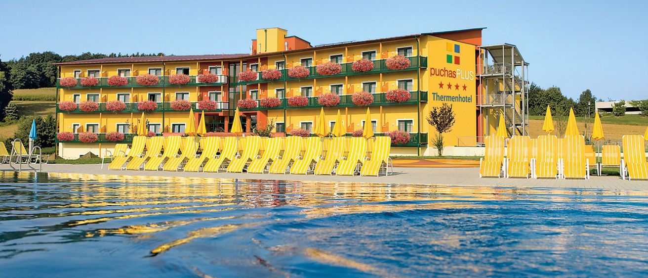 Bild enthält, Building, Hotel, Resort, Water, Waterfront, Outdoors, Scenery, Swimming Pool, City, Urban