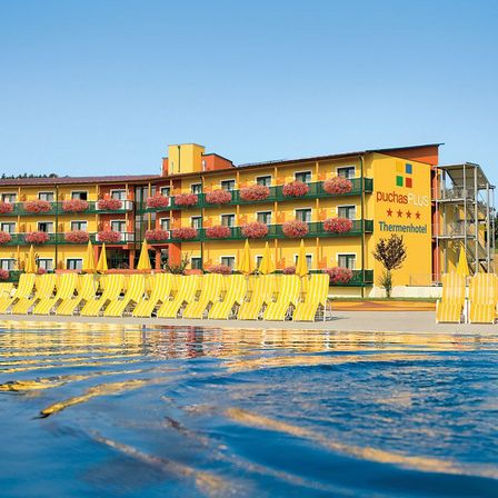 Bild enthält, Building, Hotel, Resort, Water, Waterfront, Outdoors, Scenery, Swimming Pool, City, Urban