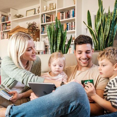 Bild enthält, People, Person, Boy, Child, Male, Adult, Female, Woman, Face, Head