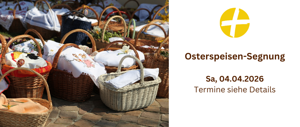 Das Bild zeigt eine Sammlung von Weidenkörben, die auf einem Ziegelboden angeordnet sind. Die Körbe sind mit verschiedenen Gegenständen gefüllt, darunter weiße Tücher. Ein weißer Korb steht im Vordergrund, und der Hintergrund ist unscharf. Rechts befindet sich ein Logo und der Text 'Osterspeisen-Seg'.