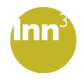 Das Logo für inn3, in Weiß auf einem lindgrünen Kreis geschrieben.