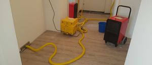 Bild enthält, Floor, Indoors, Interior Design, Flooring, Home Renovation Work