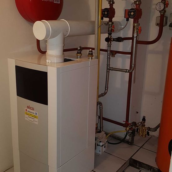 Bild enthält, Person, Plumbing