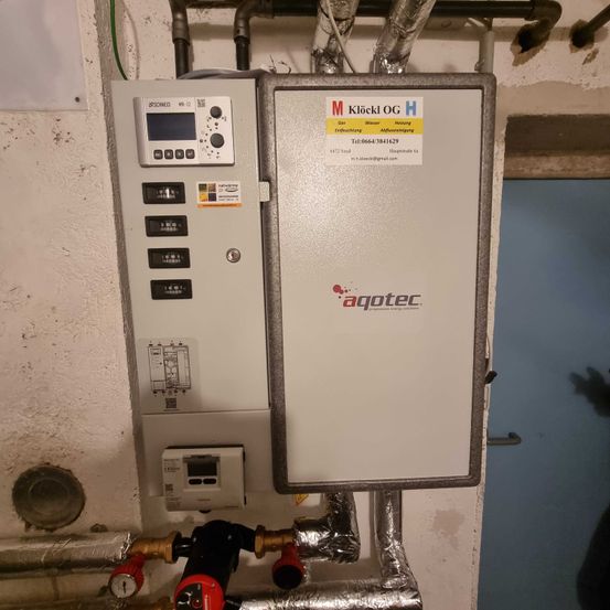 Bild enthält, Person, Plumbing, Electrical Device, Switch