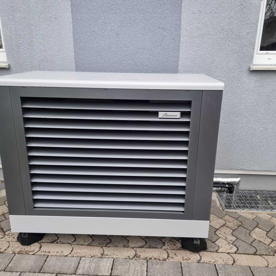 Bild enthält, Mailbox, Device, Electrical Device, Appliance, Window