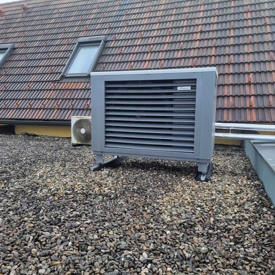 Bild enthält, Building, House, Housing, Roof, Speaker