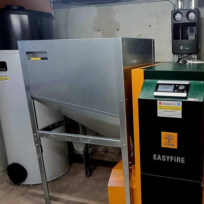 Bild enthält, Basement, Indoors, Room, Floor