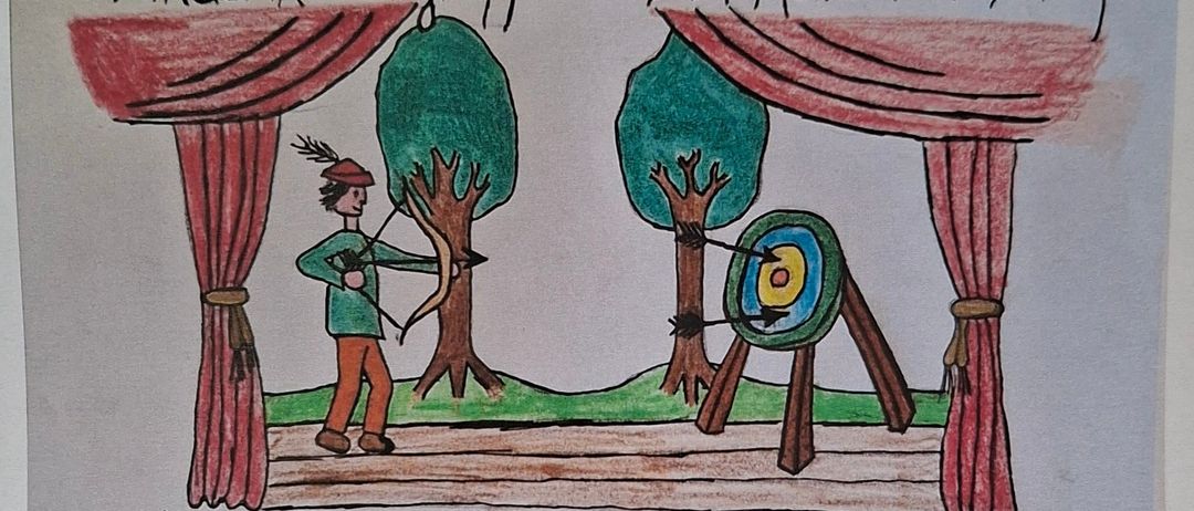 Ein Plakat für eine Kindertheateraufführung der Gruppe aus M. Hartmannsdorf. Das Plakat zeigt eine Zeichnung einer Person mit Bogen und Pfeil, die auf ein Ziel zielt, mit roten Vorhängen im Hintergrund. Der Text ist in Deutsch.