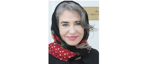 Bild enthält, Face, Head, Person, Photography, Portrait, Scarf, Adult, Female, Woman, Smile