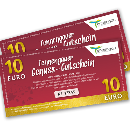 Ein roter Tennengau Genuss-Gutschein mit einem Wert von 10 Euro. Er zeigt das Tennengau-Logo und den Text "Genuss-Gutschein". Er gilt für Dienstleistungen bei verschiedenen lokalen Partnern.