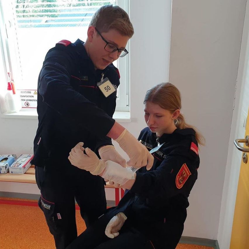 Bild enthält, Clothing, Glove