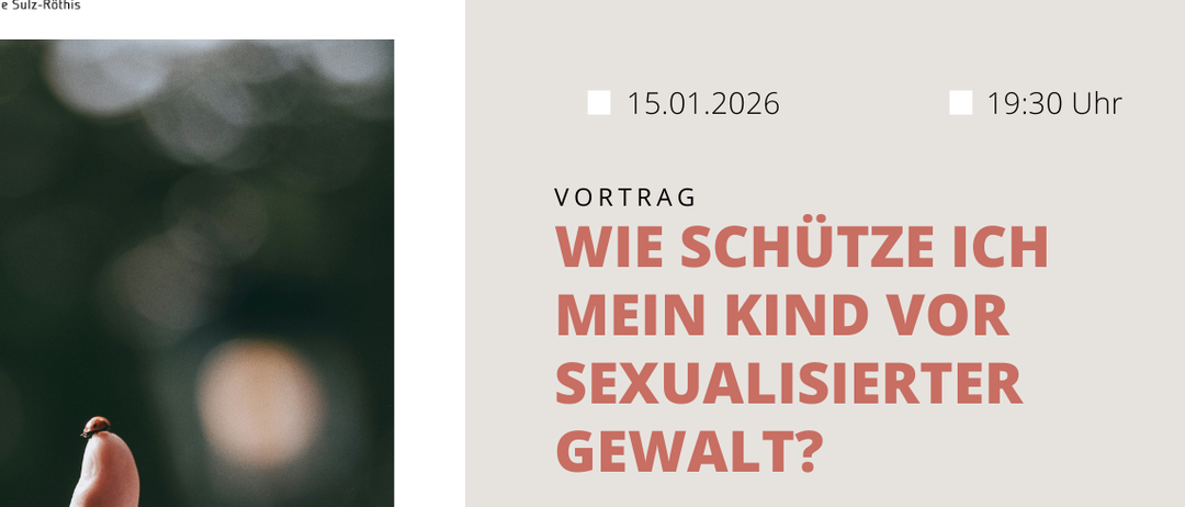 Eine Hand hält ein kleines Objekt vor einem unscharfen Hintergrund. Der Text lautet: Wie schütze ich mein Kind vor sexualisierter Gewalt? Kinder brauchen starke Erwachsene, die hinschauen, zuhören und handeln. In diesem Workshop können Sie den Schutz und die Stärke Ihres Kindes stärken – ohne Angst.