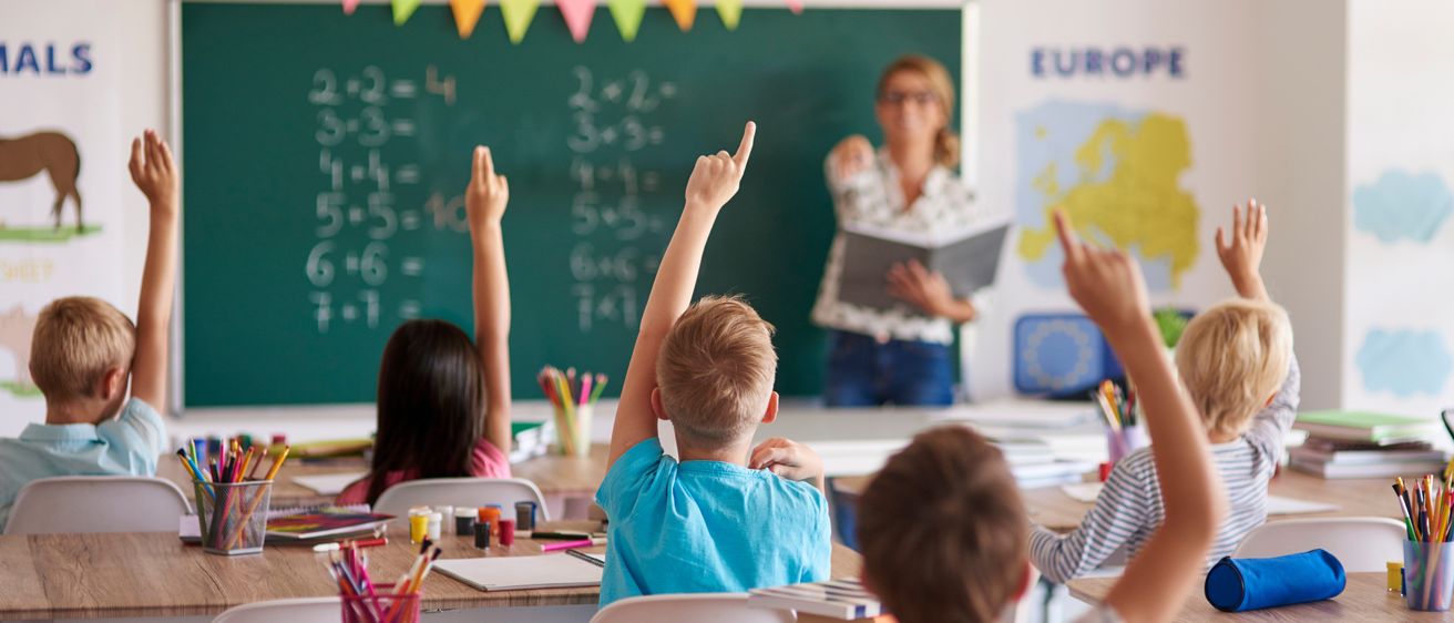 Bild enthält, Person, Student, Boy, Child, Male, Female, Girl, Teen, Face, Head