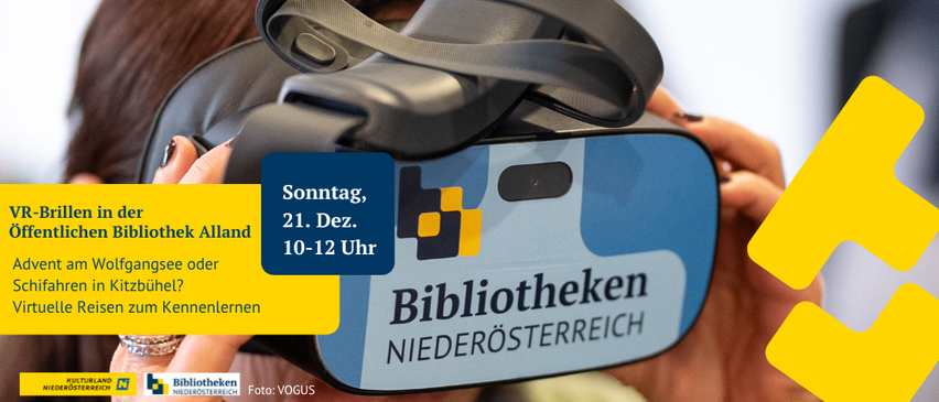 Eine Person mit einem VR-Headset hält ein blau-weißes Schild mit dem Text 'Bibliotheken Niederosterreich' und '21. Dez. 10-12 Uhr' auf gelbem Hintergrund.