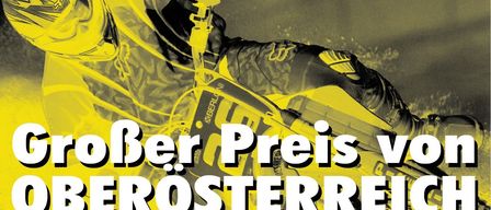 Ein Motorradfahrer in gelber Rennausrüstung beim Osterreich Moto Cross Event in Taufkirchen. Das Rennen beginnt um 13:00 Uhr. Frauen und Kinder haben freien Eintritt.