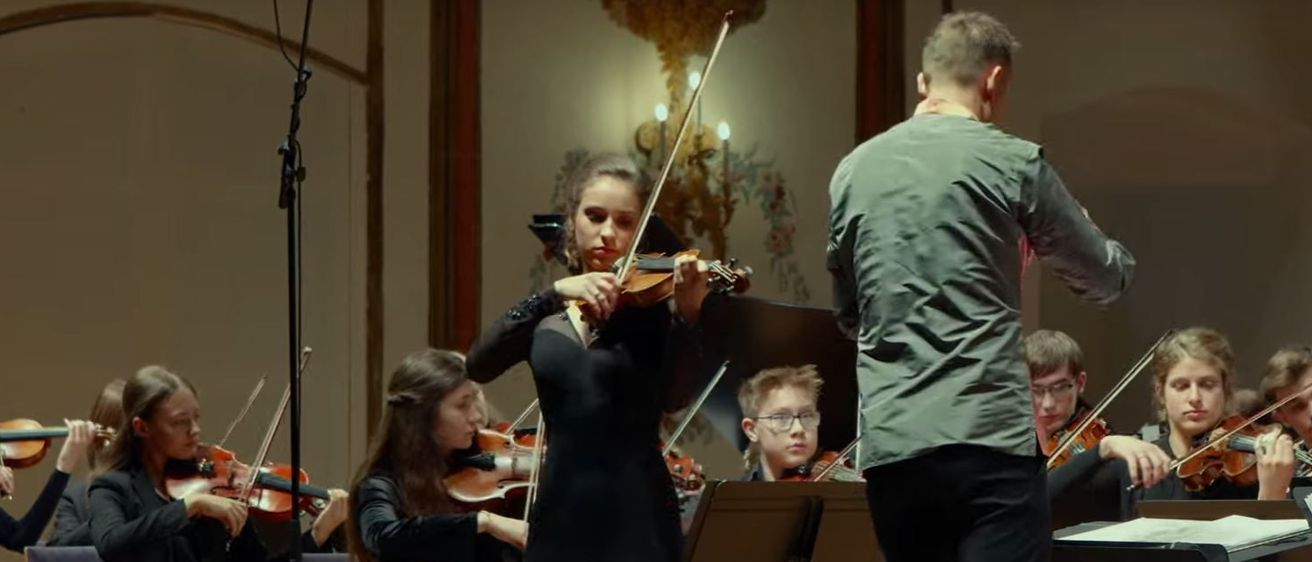 Bild enthält, Adult, Female, Person, Woman, Male, Man, Music, Musician, Performer, Group Performance