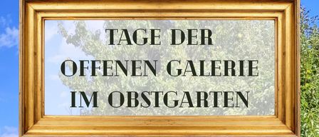 Eine offene Galerie im Obstgarten. Das Bild zeigt ein Haus mit einem roten Dach, umgeben von üppiger Grünfläche. Es sind mehrere Daten angegeben, darunter 2. Mai, 13. Juni, 4. Juli, 1. August und 5. September 2026.