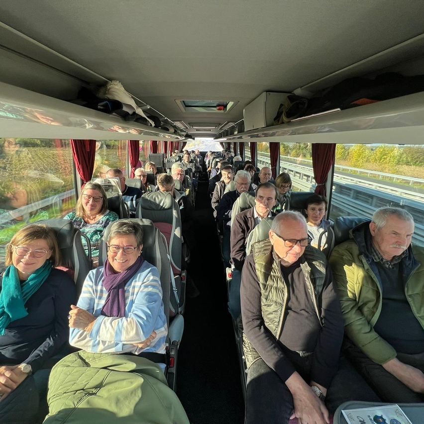 Bild enthält, People, Person, Adult, Female, Woman, Male, Man, Jacket, Face, Vacation